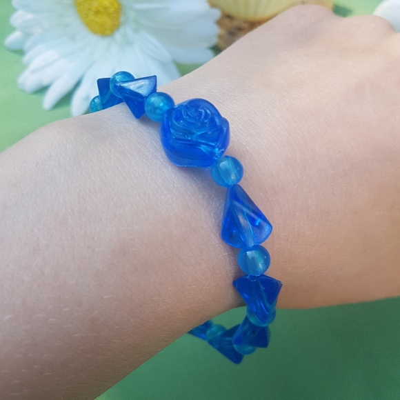 💙🌹 Dark Blue Rose Glow Bracelet - Picture 4 of 5